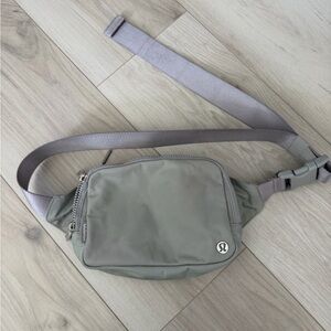 lululemon athletica Belt Bag in Gray